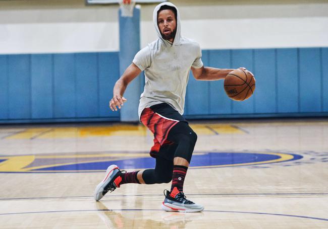 这使得她在 这使得她在